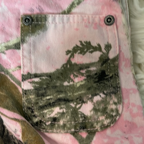 Cabela’s 3 Month Old Infant Pink Camouflage Overalls - Picture 4 of 11